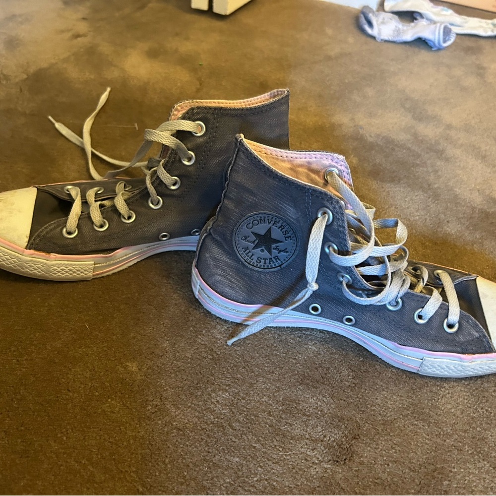 Converse High-Top Sneakers in Gray and Pink - Picture 3 of 4